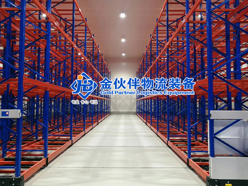 四向穿梭車的結(jié)構(gòu)設(shè)計具有多方面的考量